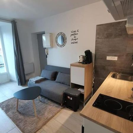 Charmant Appartement Au Calme Saint-Georges-de-Luzençon Exteriör bild