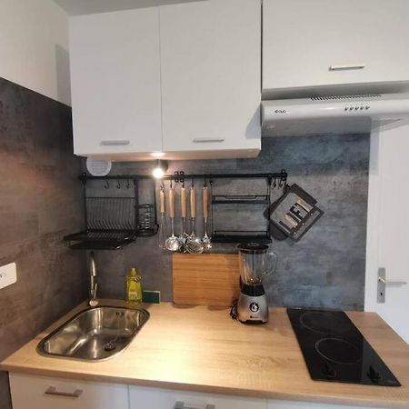 Charmant Appartement Au Calme Saint-Georges-de-Luzençon Exteriör bild