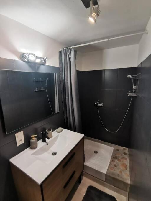 Charmant Appartement Au Calme Saint-Georges-de-Luzençon Exteriör bild