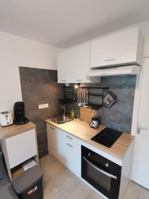 Charmant Appartement Au Calme Saint-Georges-de-Luzençon Exteriör bild